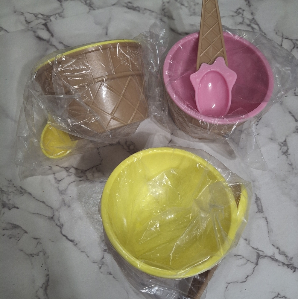 Ice Cream Bowls With Spoons